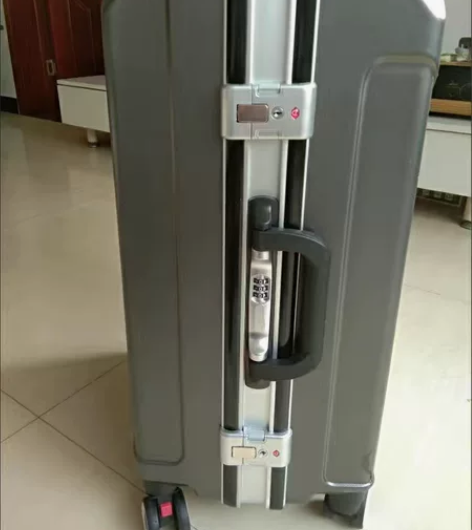 全新。袋鼠26寸铝框行李箱拉杆箱密码箱 非...
