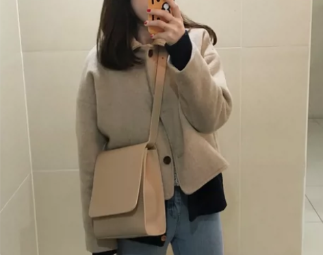 果柠莞尔 女士包 卡其色 感兴趣的话点“我...