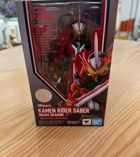 万代 SHF 假面骑士 Saber 勇气之...