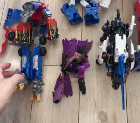 各种变形金刚，孩子的玩具我都叫不上名字，所...