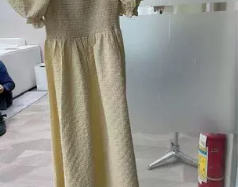 法式复古方领连衣裙收腰女春夏季泡泡袖高腰褶...
