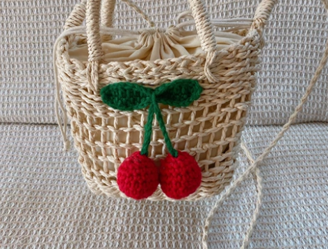 小樱桃田园风编织包包 在线下店买的 当时路...