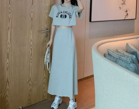 8月份新买的套装，穿过一次9.5成新。喜欢...