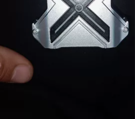 蓝牙耳机，诺必行有轻微划痕，中间的灯只有在...