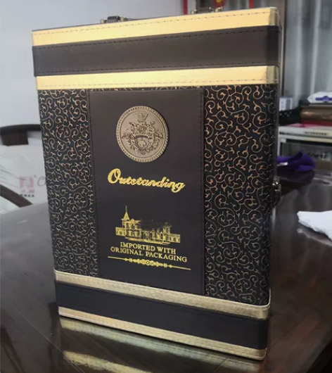 没开封新品，每盒装红酒两支。带开瓶器等工具...