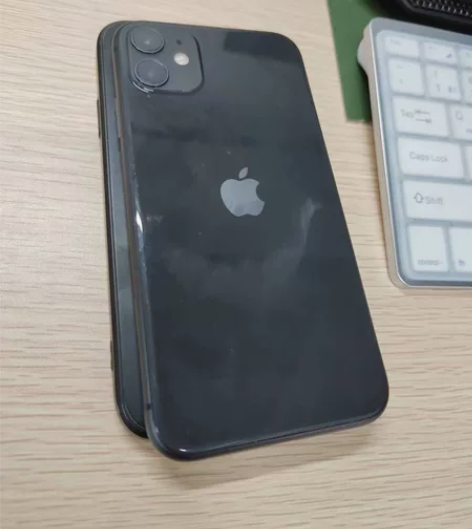 苹果11黑色128g。自用系统流畅 没有过...