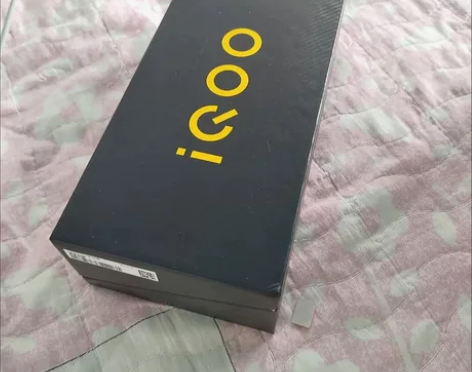 vivo iQOO  5g手机可小刀 感兴...