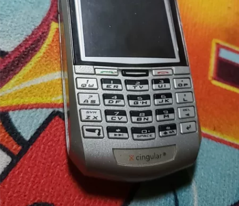 黑莓手机。 感兴趣的话点“我想要”和我私聊...