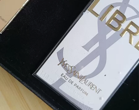 圣罗兰香水口红套盒，低价转，可以拿来送人，...