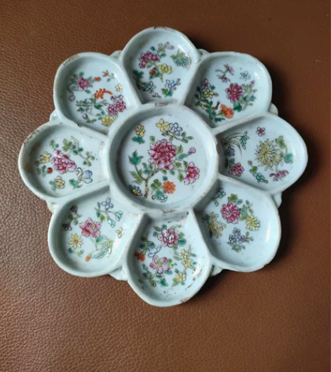 光绪粉彩调色盘  有少许磕  图片清晰可见...