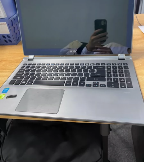 宏基笔记本,以前在新加坡买的买来打lol很...