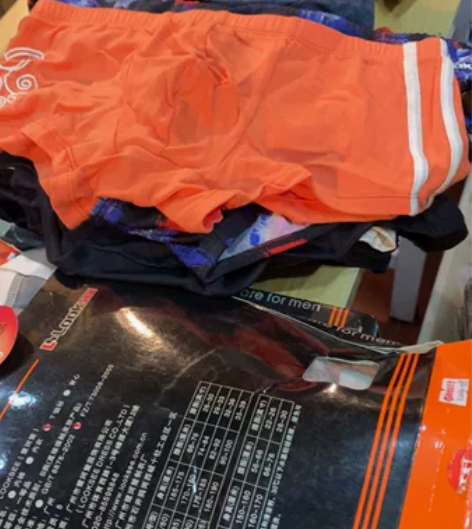 鹭珂鸶男士游泳裤 面料和颜色都很好的，只剩...