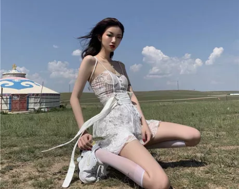 野马巨人欧美辣妹纯欲风不规则吊带连衣裙蕾丝...
