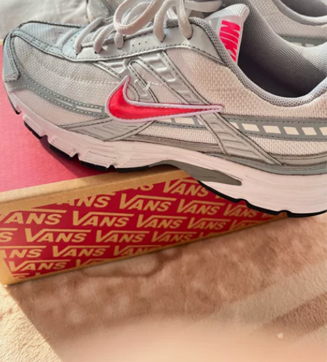 nike运动女鞋37.5码 22年8月购买...