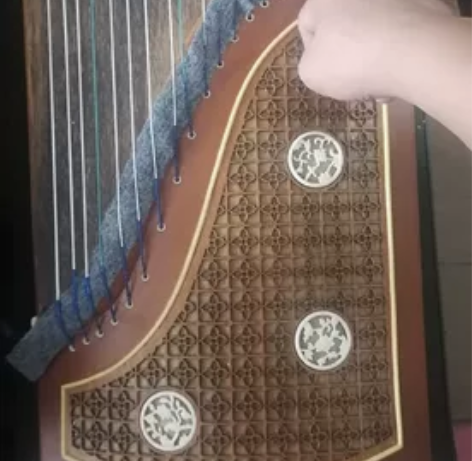 煌上煌古筝煌之韵古筝，实物如图几年的老琴但...