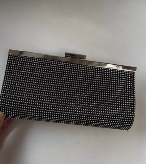 宴会手拿包 只用过一次 几乎全新 感兴趣的...