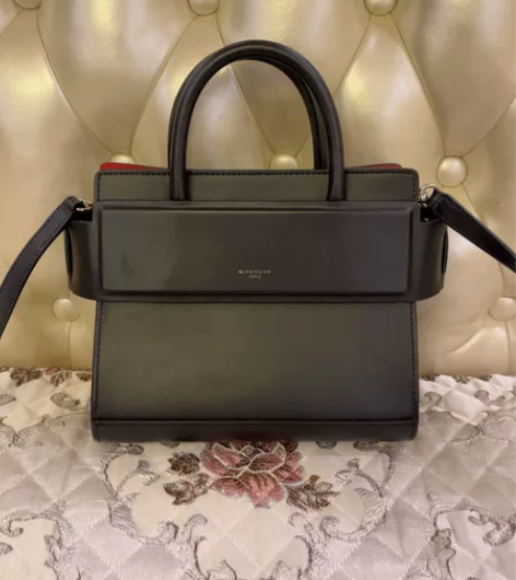GIVENCHY纪梵希单肩斜挎女士黑色牛皮...