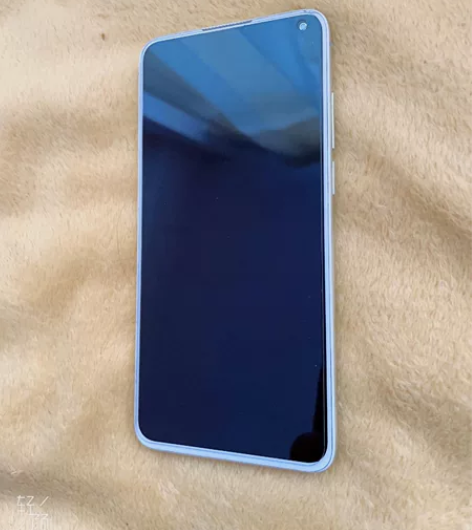 魅族17pro月白天青8+128。 屏幕右...