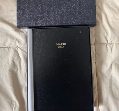 普拉达笔记本 全新带包装盒 感兴趣的话点“...