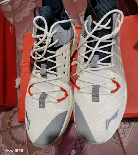 朋友给的李宁篮球运动鞋，码号47.5，有两...