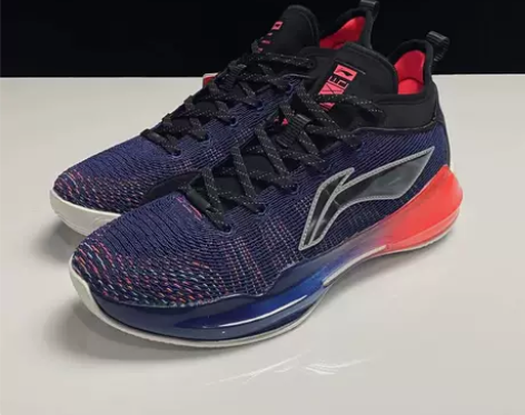 李宁驭帅13代，一次没穿过，以为会涨价，没...