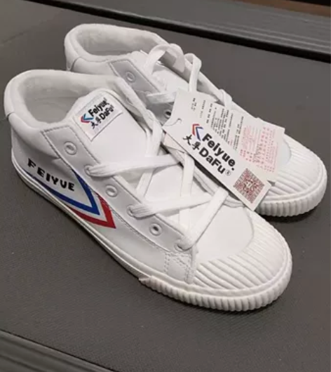 全新 飞跃 加绒皮面小白鞋 尺码：40(运...