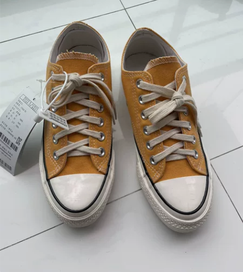 匡威帆布鞋39码，朋友送的说是韩国产的不知...