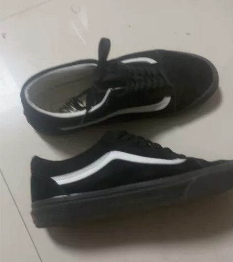 vans黑色板鞋，两年前买的放在老家闲置了...