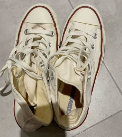 匡威白色高帮经典款 老版本鞋标 鞋头偏秀气...