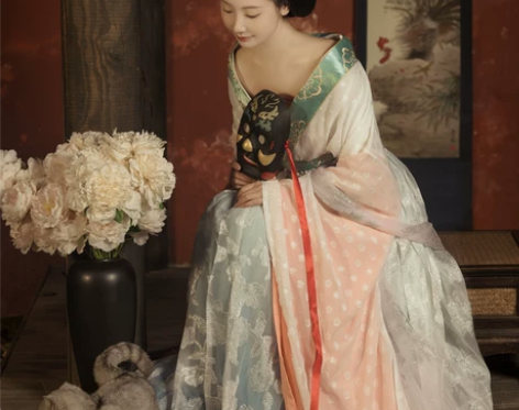 太平长相守魏晋南北朝汉服女大袖襦刺绣花一片...