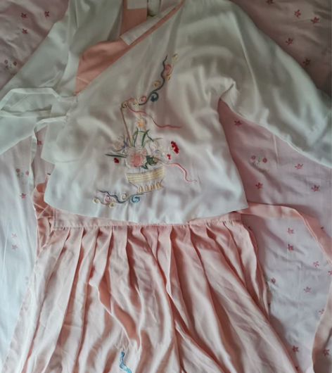 都城南庄的汉服，小豆蔻。非常好看，粉嫩色系...