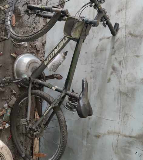 美利达公爵300自行车放着闲置，轮胎内胎放...