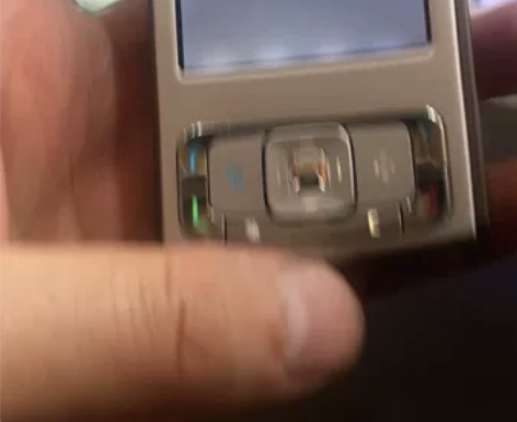 诺基亚n95功能正常品相好就是可以有个小裂...