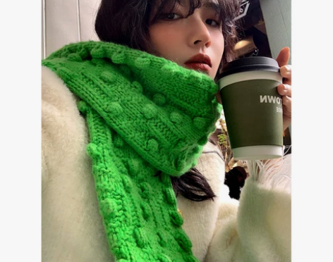 落落狷介绿色设计感加厚保暖围巾女小众202...