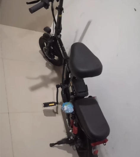 明顶几乎全新电动车，代驾专用 感兴趣的话点...