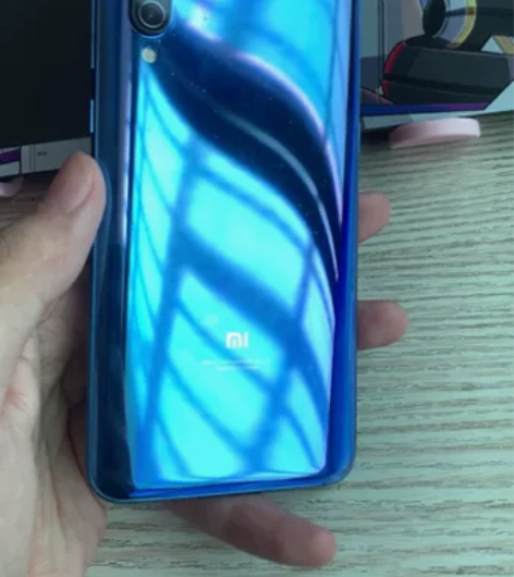 小米9  6+128的，高中主力机一直带壳...