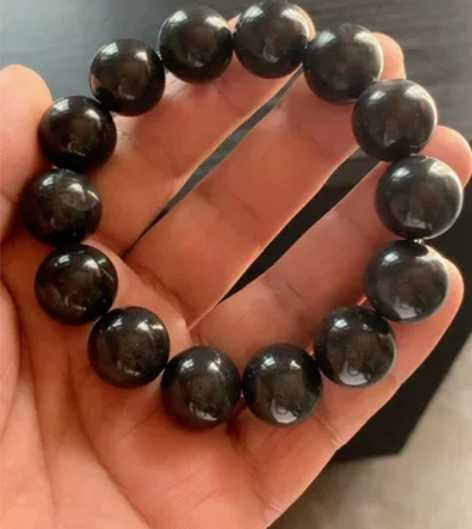 这块是义乌江捡的石头漆黑发亮，自己加工的手...
