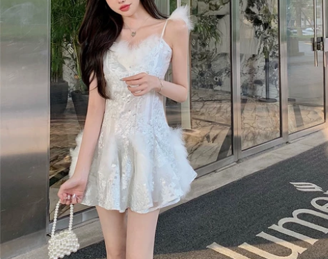 羽毛肩带吊带连衣裙女超仙花瓣提花仙女公主蓬...