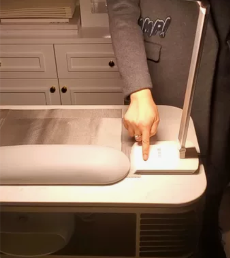 眼保姆护眼灯，可调色温，亮度，角度。 功能...