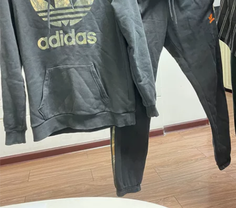 男士阿迪运动套装 感兴趣的话点“我想要”和...