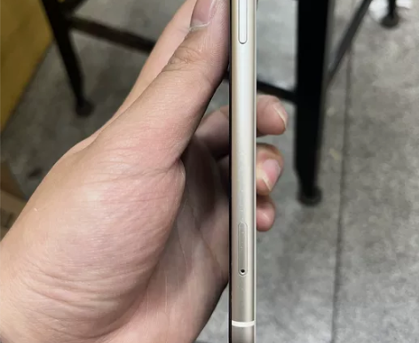 全原苹果11 128G 白色，外如图，边角...
