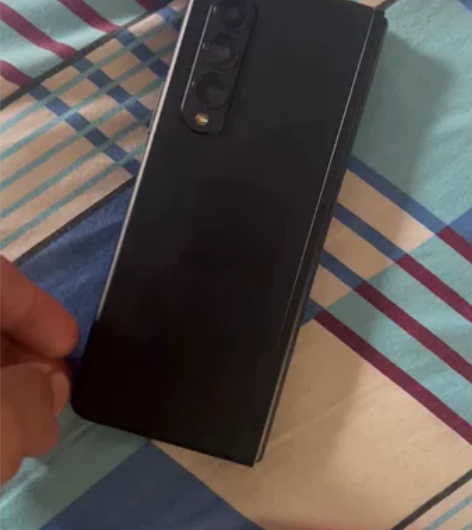 出售自用三星fold3。256g，美版，单...