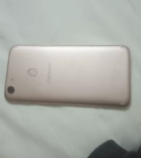 oppoA73t成色如图所示，稞机功能一切...