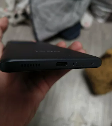 vivo neo7黑色8+256全套充电器...