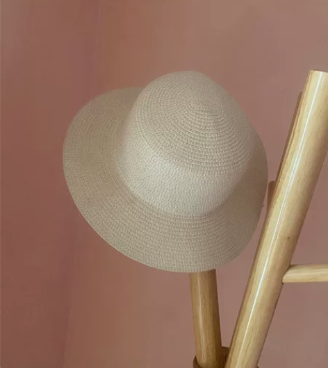 成人度假旅游，简单款礼帽。只戴出去过一次，...