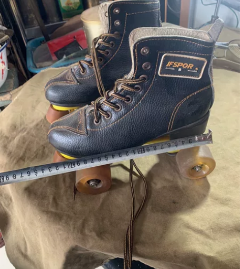 捷弗双排旱冰鞋 没怎么穿过品相很好尺寸如图...