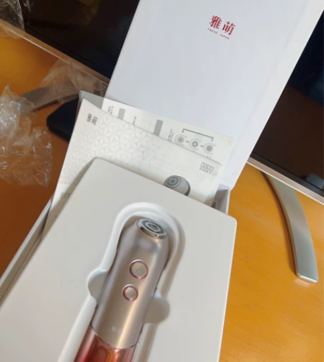 雅萌红光bloom美容仪 9成新 用了1个...