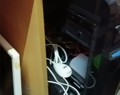 出华硕台式机，带飞利浦243v5q显示器，...