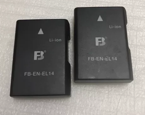 两块尼康EN-EL14 原装充电器可正常充...