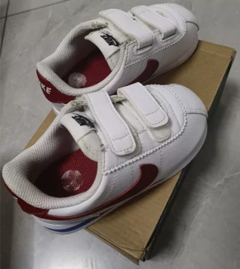 耐克专卖店购入，除了前面提破点损其余都非常...